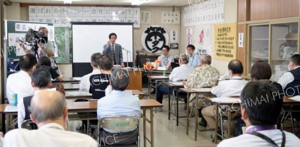 高齢者サービスの向上へ、乗務員ら認知症学ぶ　帯広ハイヤー