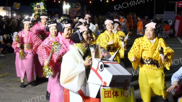 広尾と大樹、仮装盆踊りで古里の夏を楽しむ