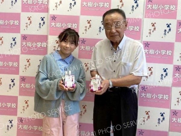 幼児らに「熱中症対策ゼリー」をプレゼント　大樹町共同募金委員会