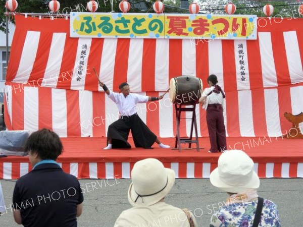 和太鼓ユニット「どんど鼓」の演奏（浦幌）