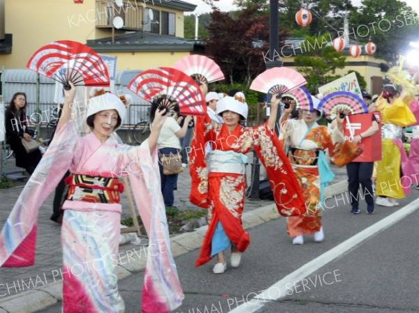 大人の部優勝の「きつねの嫁入り」（浦幌）