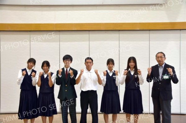 陸上で全道大会に出場する芽室中、芽室西中のメンバーたち