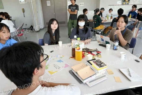 中高生が大学生と交流　うらほろオープンキャンパス
