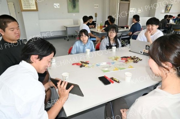 中高生に大学生活などについて紹介する大学生