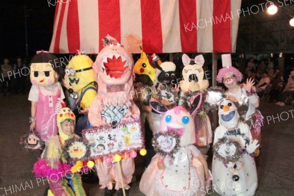 仮装踊りやものまね芸人のショー　士幌・中士幌で盆踊り大会