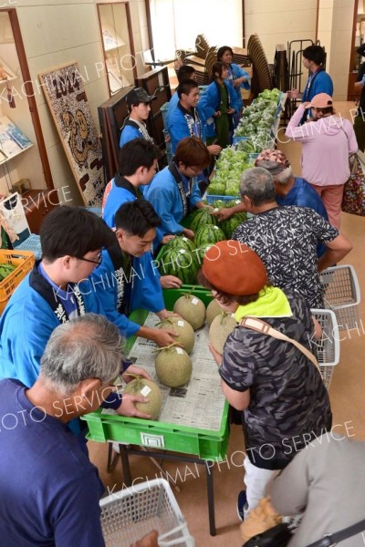 大盛況だった農大の野菜即売会
