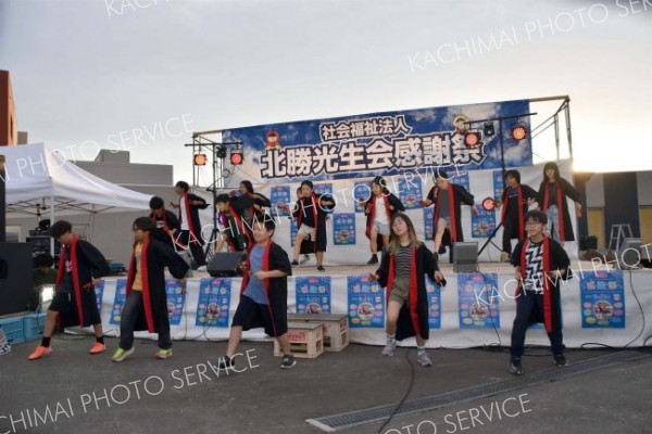 小学生児童による「よさこいダンス」