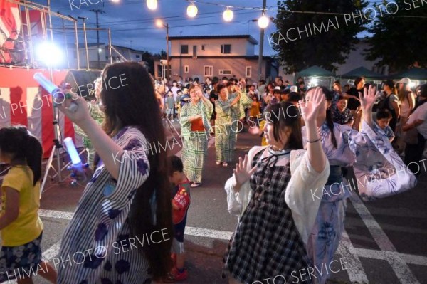 ゆく夏惜しみ盆踊り　音更でプロスパまつり