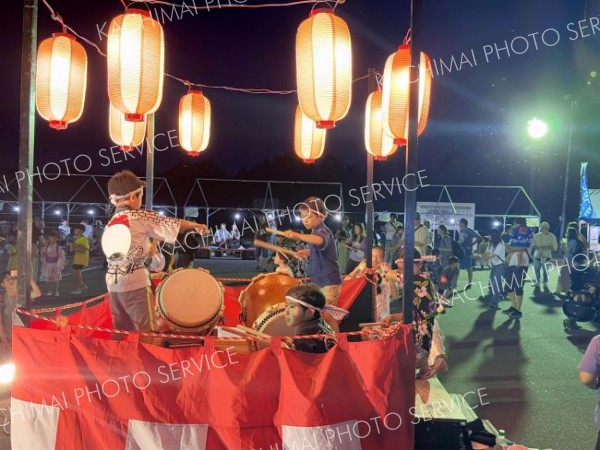 太鼓と花火で夏満喫　鹿追・瓜幕で盆踊り大会