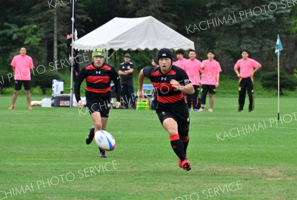 【決勝・帯工―帯柏葉・帯三条・帯緑陽・士幌合同チーム】こぼれ球を追いかける合同チーム