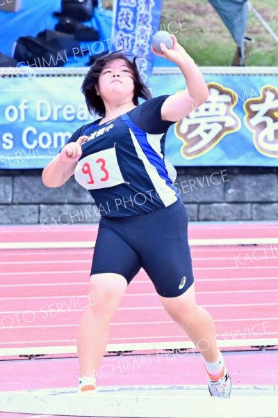 【共通女子砲丸投げ決勝】５回目に優勝を決める１０メートル５６を記録した