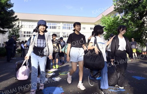 帯広小学校の６年生が修学旅行へ出発 5