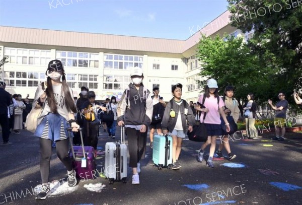 帯広小学校の６年生が修学旅行へ出発 6