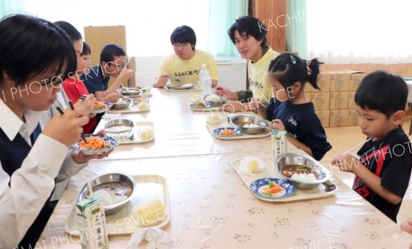 新得産たっぷりビーフカレー　町内学校給食で特別メニュー「Ｓランチ」