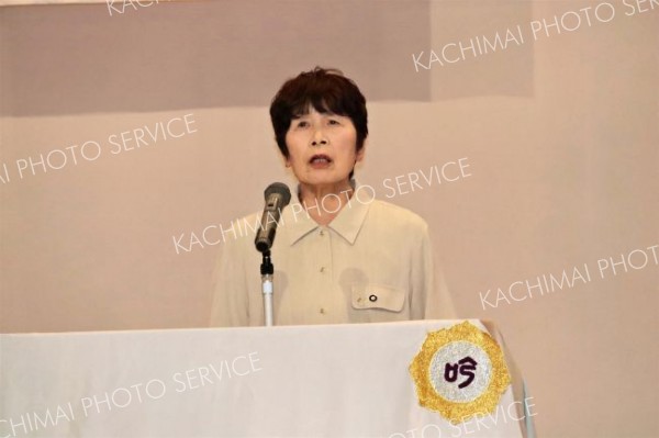 独吟を披露する「士幌吟友会」のメンバー