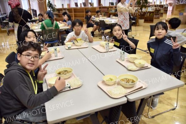 千葉県酒々井町の小学６年生８人と交流を深めた陸別小の児童