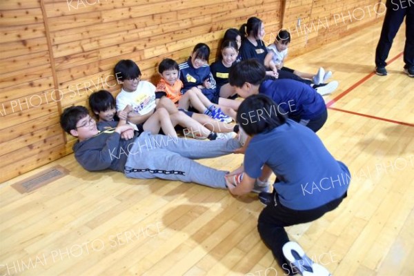 千葉県酒々井町の小学６年生８人と交流を深めた陸別小の児童