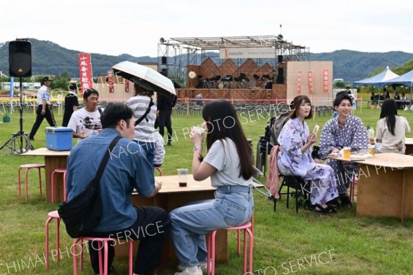 イベントを楽しむ来場者