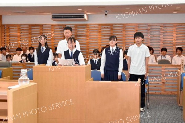 中学３年生、まちづくりに提言　足寄で初の「こども議会」