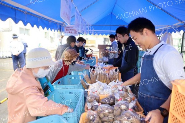 野菜販売に４００人が列　帯広刑務所矯正展～こぼれ話