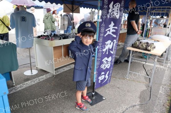 野菜販売に４００人が列　帯広刑務所矯正展～こぼれ話 2