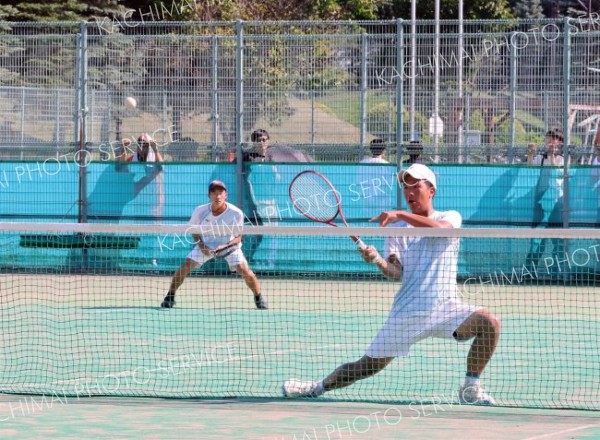 男子個人戦ダブルス優勝の伊藤亜大夢・水戸海月組