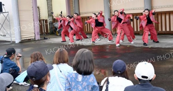 ダンスに働く車体験、ゆるキャラ撮影会…初開催の「こどもフェスタ」盛況　池田