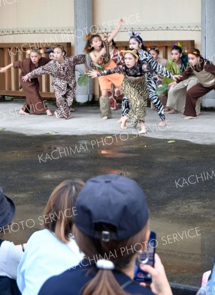 圧巻のパフォーマンスで盛り上げたダンスステージ