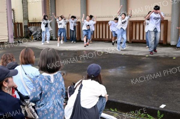 圧巻のパフォーマンスで盛り上げたダンスステージ