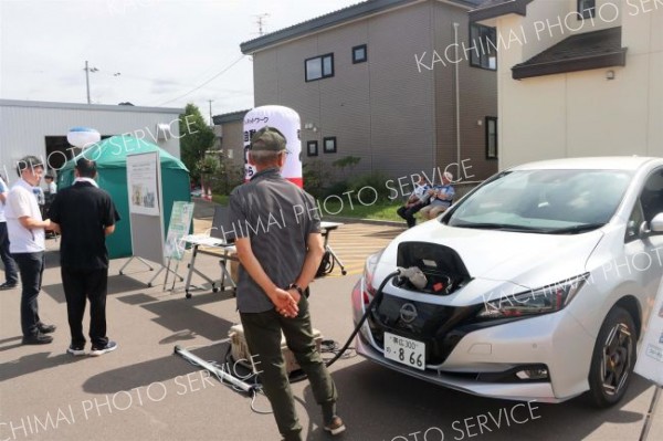 ＥＶ車の給電実演も行われた