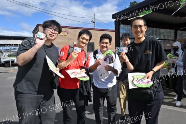 「ウマ娘」コラボイベントにぎわう　競馬場に「トレーナー」続々
