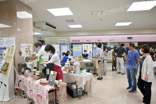 模擬手術体験に子ども「楽しい」　公立芽室病院が「まつり」 2