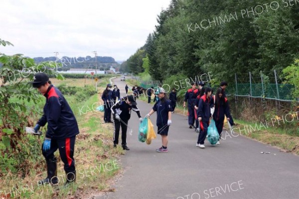 総勢４５人が町内美化活動に汗　音更