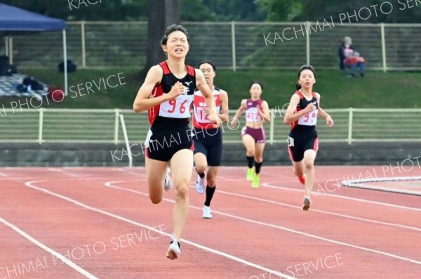 女子４００メートル４組