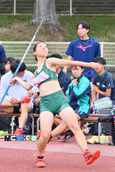女子やり投げ