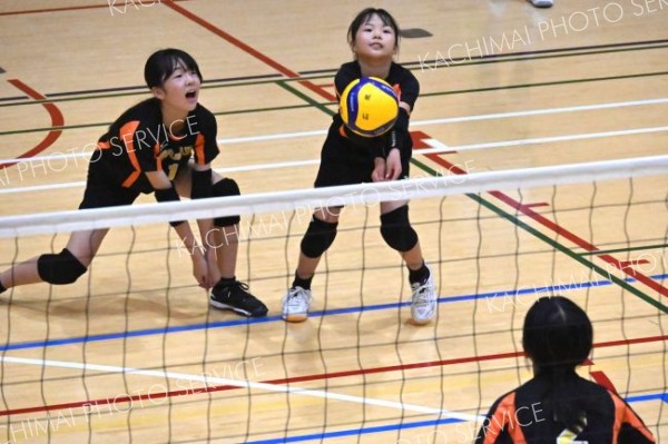 勝利を目指して熱戦を繰り広げる選手たち