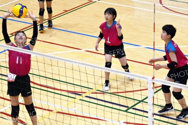 勝利を目指して熱戦を繰り広げる選手たち