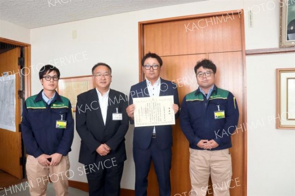 宮坂建設工業に感謝状　池田町