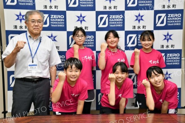 陸上で全道出場の小学生が表敬訪問　清水
