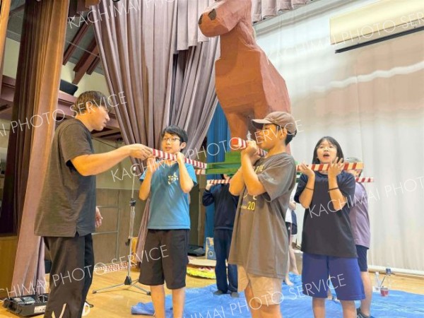 鹿追で子どもみこし復活へ　瓜幕小児童ら制作中