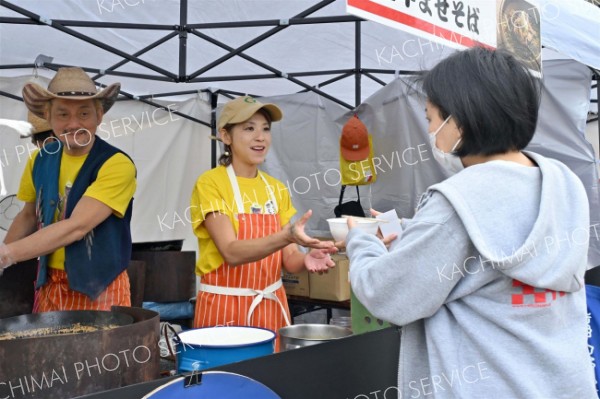 十勝ラーメンフェスタ２０２５（金野和彦撮影）