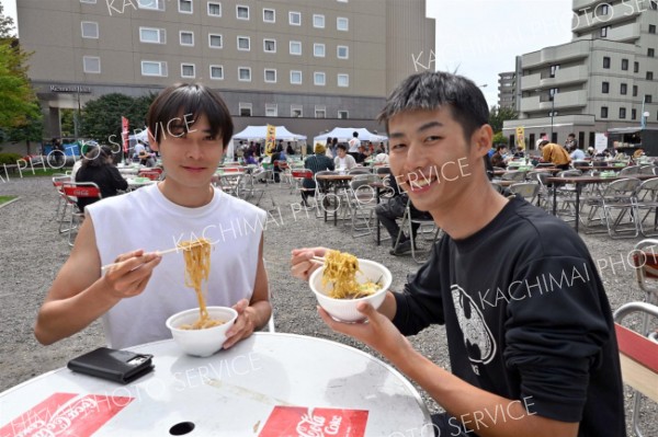 十勝ラーメンフェスタ２０２５（金野和彦撮影）