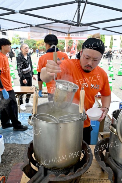 十勝ラーメンフェスタ２０２５（金野和彦撮影）