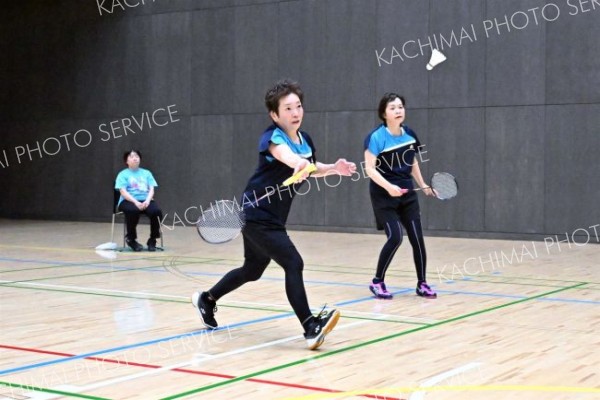 バドミントン女子Ａ組を制した