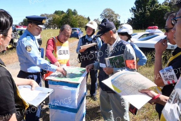 クマ出没を受けて対応を協議する現地対策本部