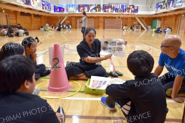 ＪＩＣＡ研修員が陸別小を訪問