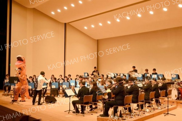 おとふけブラス初の単独公演盛況　音更