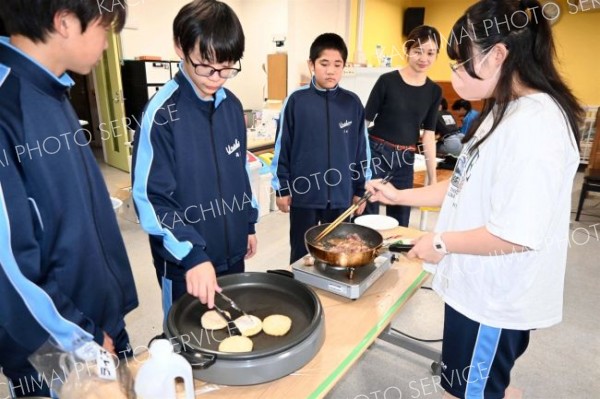 みのり祭りで「ジンギスカンバーガー」発売　中学生版浦幌部 3