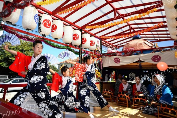 みこし渡御始まる　帯廣神社秋季例大祭
