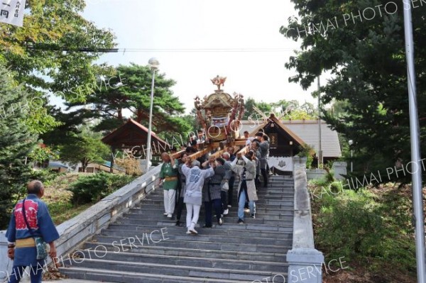 光寿苑で神輿渡御　池田神社本祭 3